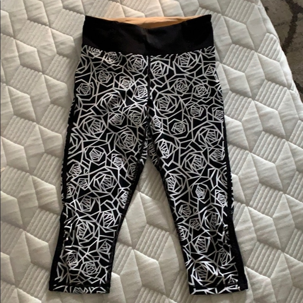 Lululemon size 4 crop leggings